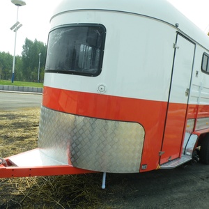 Oferta Especial: Remolque de Lujo para 2 Caballos, de 4 Ruedas, Metálico, Remolcable, para Camiones de Comida HERUI HR-2HAL-L860, 1 Año de Garantía, Fácil de Usar - Product Image 6