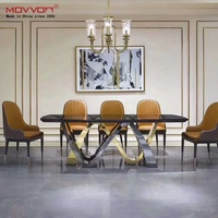 Ensemble de table à manger moderne et luxueux en marbre avec base en or noir et acier inoxydable pour ferme, hôtel ou entrée.