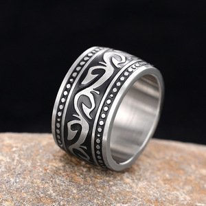 Anello in Acciaio Inossidabile Texturizzato Unisex, Accessorio Vintage alla Moda per Uso Quotidiano - Product Image 1