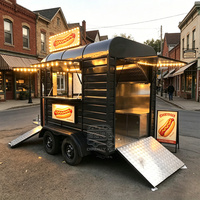 Box à chevaux moderne avec espace de préparation multifonctionnel et rangement pour événements éphémères et chariot de restauration de rue