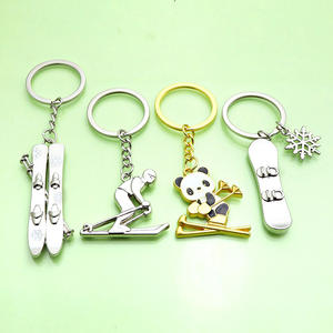 Porte-clés en métal Kung Fu Panda chinois, vente en gros, thème sport et <span class=keywords><strong>jeux</strong></span> de neige, cadeaux de mode, logo personnalisé - Product Image 1