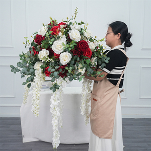 Centro de mesa romántico de seda artificial color borgoña para decoración de bodas - Product Image 1
