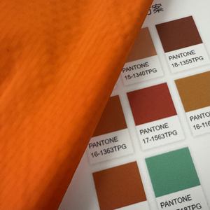 Tissu en taffetas de nylon à double ligne à carreaux orange vermillon avec revêtement en membrane PU spéciale pour veste <span class=keywords><strong>longue</strong></span> en duvet de canard pour femme - Product Image 2