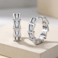 Vente directe usine – Boucles d'oreilles créoles tendance en argent sterling 925 avec pierre moissanite et motif serpent massif pour femme