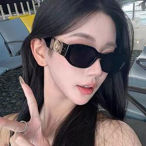 Gafas de Sol Dolce & Gabbana para Mujer, Montura Negra de PC, Protección UV400, Diseño con Medallón, Tipo 3 - Product Image 2