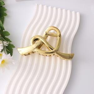 Pince à cheveux en métal plaqué or Y2K, mignonne, en forme de cœur, pour fille, petite pince à cheveux de luxe, accessoires pour cheveux pour femmes - Product Image 5