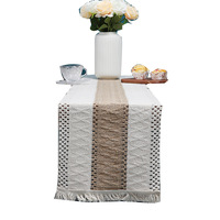 Chemin de table carré classique et durable Ychon en gros, avec glands tissés, en polyester, pour la décoration de la salle à manger