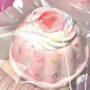 Juguete de silicona gigante de pudín de fresa al por mayor, de subida lenta, suave y adorable, para aliviar el estrés, listo para enviar - Product Image 1