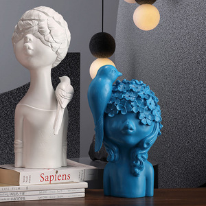 Escultura de Niña de Estilo Nórdico, Figura Decorativa de Resina para Mesa, Adorno Artesanal para Sala de Estar - Product Image 1