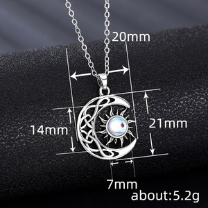 Collana con Ciondolo Luna, Design Minimalista ed Elegante, Gioiello da Indossare Quotidianamente per Donne - Product Image 5