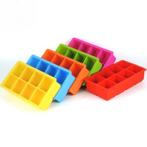 Molde <span class=keywords><strong>de</strong></span> <span class=keywords><strong>hielo</strong></span> <span class=keywords><strong>de</strong></span> silicona cuadrado <span class=keywords><strong>de</strong></span> seis agujeros con cubierta - Product Image 3