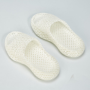 Pantuflas de interior de gamuza sintética de color sólido con hebilla y punta abierta, pantuflas de exterior para hombre con tecnología de impresión 3D - Product Image 3