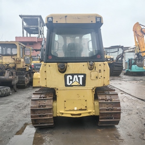 CAT D5K buldoser bekas-beratnya adalah 9408 kg dan konstruksi kecil dan berasal dari Jepang - Product Image 4