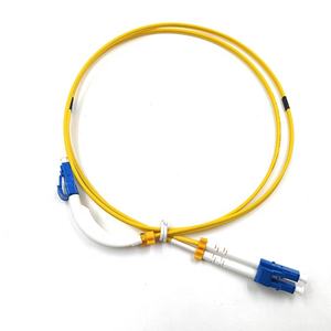 Cordon de raccordement pour connecteur de <span class=keywords><strong>fibre</strong></span> LC à <span class=keywords><strong>angle</strong></span> <span class=keywords><strong>droit</strong></span> Uniboot Câbles de raccordement à <span class=keywords><strong>fibre</strong></span> <span class=keywords><strong>optique</strong></span> coudés à 90 degrés - Product Image 1