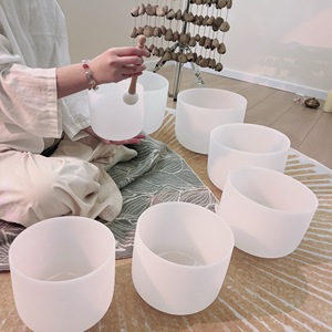 קערות שירה שקופות בגודל 8 אינץ' עד 20 אינץ' בצבע לבן פנינה, קריסטל קוורץ שקוף 99.99%, כלי ריפוי בצלילים - Product Image 6