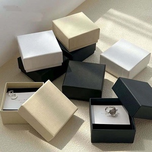 Joyero <span class=keywords><strong>de</strong></span> papel <span class=keywords><strong>de</strong></span> gran oferta OEM, Cajas <span class=keywords><strong>de</strong></span> Regalo pequeñas para recuerdo <span class=keywords><strong>de</strong></span> boda, pulsera, pendiente, anillo, colgante, caja <span class=keywords><strong>de</strong></span> papel <span class=keywords><strong>de</strong></span> embalaje <span class=keywords><strong>de</strong></span> joyería - Product Image 1