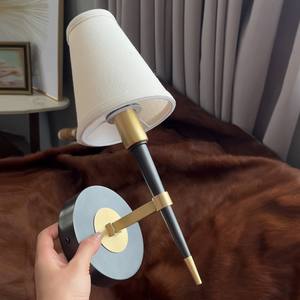 Lámpara de pared de estilo americano con cubierta de tela, luz LED moderna y sencilla para dormitorio, mesita de noche, luz cálida para sala de estar, a la moda - Product Image 4