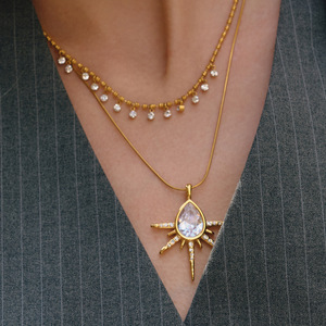 Collar con colgante de circonita en forma de lágrima, con engaste pavé en tono dorado, para uso diario, regalo de joyería para mujer - Product Image 3