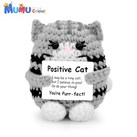 Chat Amigurumi au Crochet Fait Main, Compagnon de Bureau Apaisant et Encourageant, Décoration Confortable pour Étagère, Cadeau pour Bureau, Maison, Anniversaire