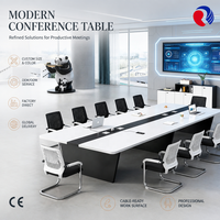 Table de réunion contemporaine avec modules utilitaires centraux, deux surfaces de travail et conception de bureau collaboratif