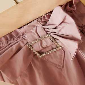 Ensemble deux pièces pour filles : Blouse à col Peter Pan et jupe à volants avec nœud – Tenue d'été décontractée et respirante pour enfants - Product Image 3