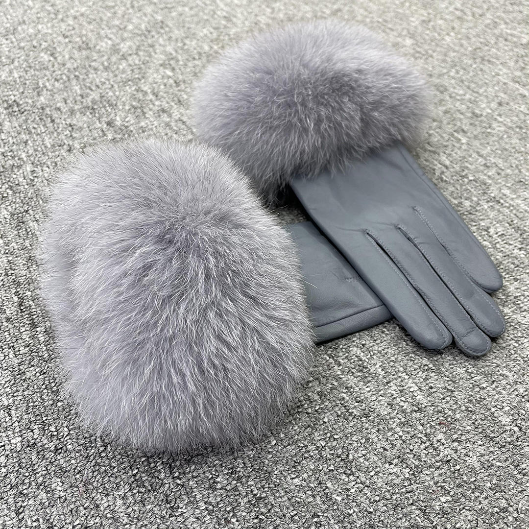2 leather gloves gray