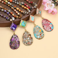 Elegante collar de piedra emperador bohemio con colgante de gota de agua de rombo, cadena de cuentas anudadas chapadas en oro a la moda para suéteres