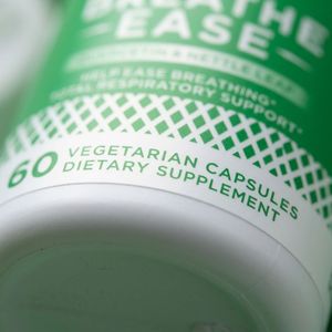 Integratore per il Supporto Polmonare con <span class=keywords><strong>Quercetina</strong></span> e Foglie di Ortica, 60 Capsule Vegetali, Salute Respiratoria Totale, Facilita la Respirazione, Fabbrica OEM ODM - Product Image 5