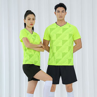 Personnalisez les maillots de football pour hommes en ligne, conception gratuite, entièrement personnalisés, 100% polyester, écologiques, séchage rapide, respirants