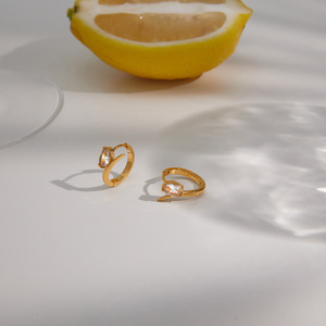 Boucles d'oreilles à clipser géométriques en forme de C, dorées, incrustées de zircon, bijoux de fête, en acier inoxydable, pour femmes - Product Image 4