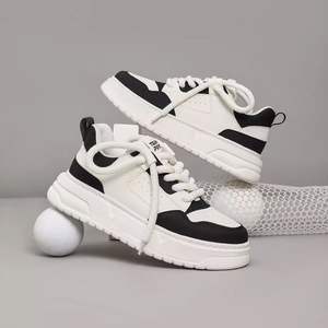 Chaussures décontractées rétro sportives respirantes de haute qualité pour hommes, à semelles épaisses, noires et blanches, classiques, printemps, été, automne, pour skateboard, souples - Product Image 2