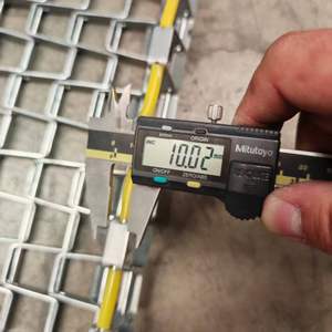 แผ่นตาข่ายเหล็กชุบสังกะสีแบบหนา 3'x4' สำหรับปรับระดับพื้นสนามหญ้า ทนทาน ใช้สำหรับดูแลสนามหญ้า - Product Image 4