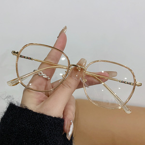 MK25039 Monturas ópticas para <span class=keywords><strong>mujer</strong></span> <span class=keywords><strong>Gafas</strong></span> Nueva moda redonda Fotocromática Anti Bloqueo <span class=keywords><strong>de</strong></span> luz azul <span class=keywords><strong>Gafas</strong></span> sólidas para todas las caras - Product Image 4