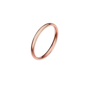 Anillo Sencillo de Acero Inoxidable con Acabado Pulido, Plateado en Oro de 18k, Joyería para Mujer - Product Image 2
