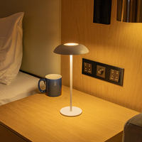 Lampe de table rechargeable moderne à LED tactile et dimmable, abat-jour en métal pour chambre, bar, hôtel
