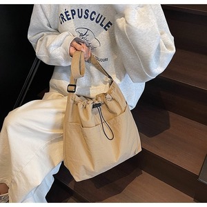 Túi xách tối giản màu trơn cho mùa xuân 2025 - Product Image 5