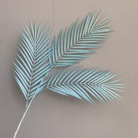 Branche de feuille de palmier en plastique artificiel trois fourchettes Madagascar Palm Greenery pour mariage Noël Pâques décoration de plafond intérieur