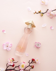 Perfume Femenino Afrutado de Vietnam, Encantador Eau de Parfum Miss Saigon The Essence - The Lover (Rosado) (50 ml) en Spray - Product Image 4
