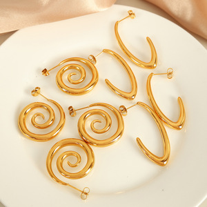 Pendientes de Aro Geométricos de Acero Inoxidable Chapados en Oro de 18K, Joyería para Mujer de Uso Diario - Product Image 1