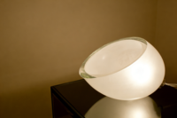 Lampe de chevet artistique en verre soufflé à la bouche, forme organique, avec éclairage doux et diffuse, alimentation AC/DC, LED à intensité variable, design décoratif