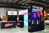 Stand de Exhibición Personalizado de 20x20 pies con Marco de Aluminio y Fondo de Tela Tensada para Ferias Comerciales y Publicidad