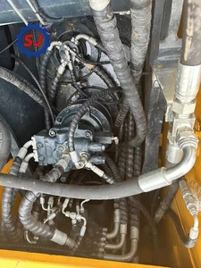 Excavatrice sur chenilles hydraulique Hyundai HX 220HD d'occasion pour travaux de terrassement et de construction - Product Image 6