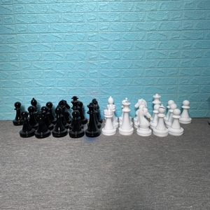 دعامة للتصوير الفوتوغرافي مجموعة كاملة من راتنج الألياف الزجاجية العملاقة مجموعة الشطرنج الأبيض والأسود للنحت في الهواء الطلق ديكور موضوع حديقة المنزل - Product Image 6