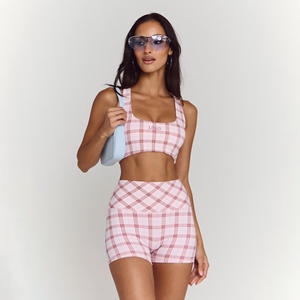Conjunto Deportivo de Yoga con Espalda Cruzada, Ultra Suave, de Compresión, con Escote Cuadrado, Hecho con 80% Nylon Reciclado y 20% Spandex - Product Image 1