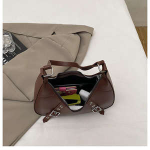 กระเป๋าสะพายไหล่ผู้หญิงสไตล์เรโทรใหม่ กระเป๋าโท้ทแบบสั่งทำได้ พกพาสะดวก สายโซ่ โพลีเอสเตอร์ หนัง PU แฟชั่น - Product Image 3