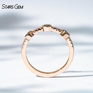Anillo de Compromiso y Boda Vintage de Oro Rosa de 14K con Esmeralda de Laboratorio de Corte Brillante Redondo de 0.28ct y 2.5mm de Starsgem - Product Image 5