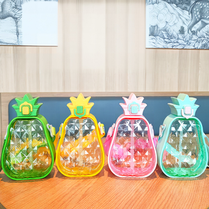 Borraccia Sportiva per Bambini da 600ml, Design Creativo a Forma di Ananas, in Plastica, con Tracolla e Cannuccia, per Attività all'Aperto - Product Image 2