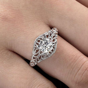 Anello Floreale Traforato per Donne, Elegante Stile Occidentale, Accessorio da Dito per Feste e Matrimoni, Idea Regalo - Product Image 1