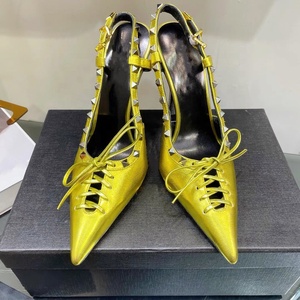 Sandalias de tacón de aguja extremadamente alto con corte sexy y cordones, punta puntiaguda, correa trasera y remaches metálicos para mujer, zapatos de vestir de verano - Product Image 2