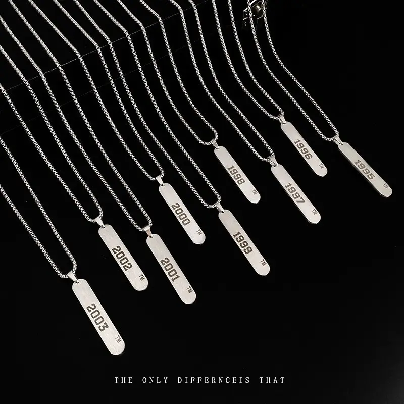 Benutzer definierte Persönlichkeit Edelstahl Hammer Muster Anhänger Halskette für Geschenk Figur Nummer Geburtstag Jahr Halskette für Männer Frauen